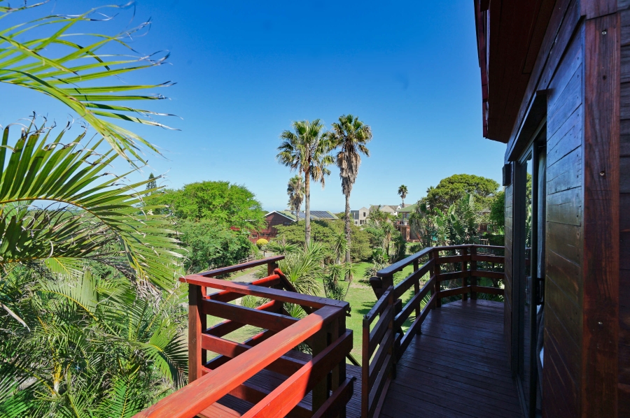 3 Bedroom Property for Sale in Cove Rock Eastern Cape